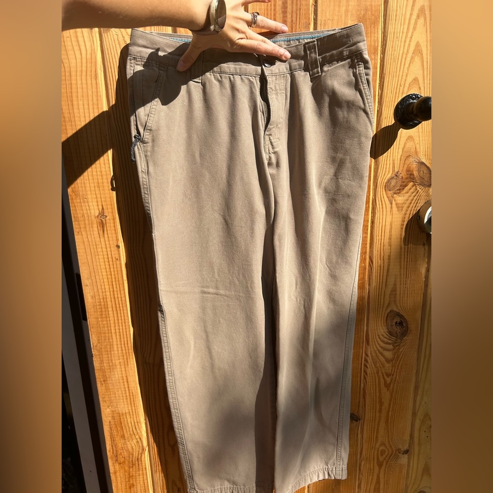 Men’s Columbia khakis